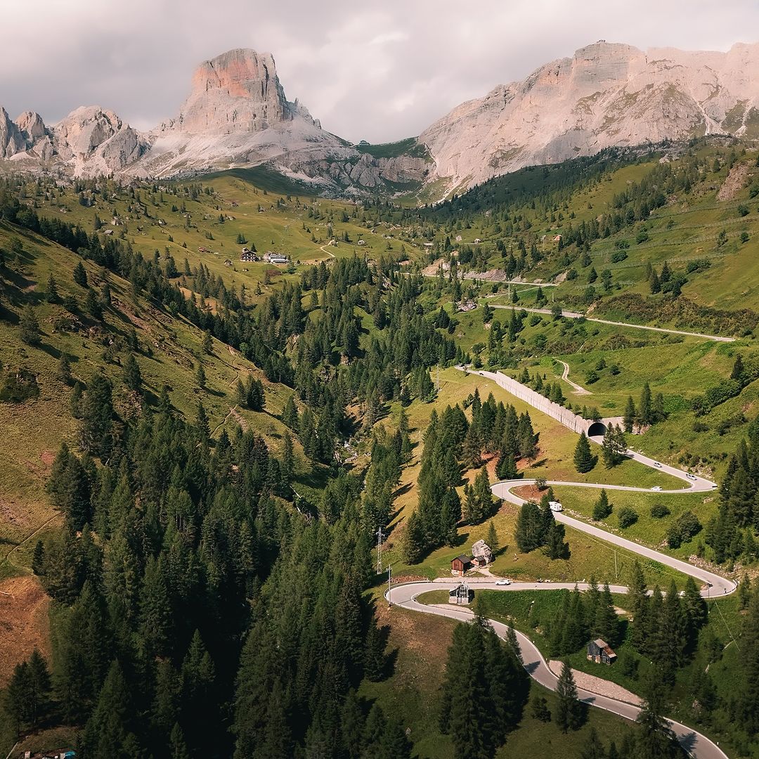 Giau's Scenic Splendor in the Dolomites